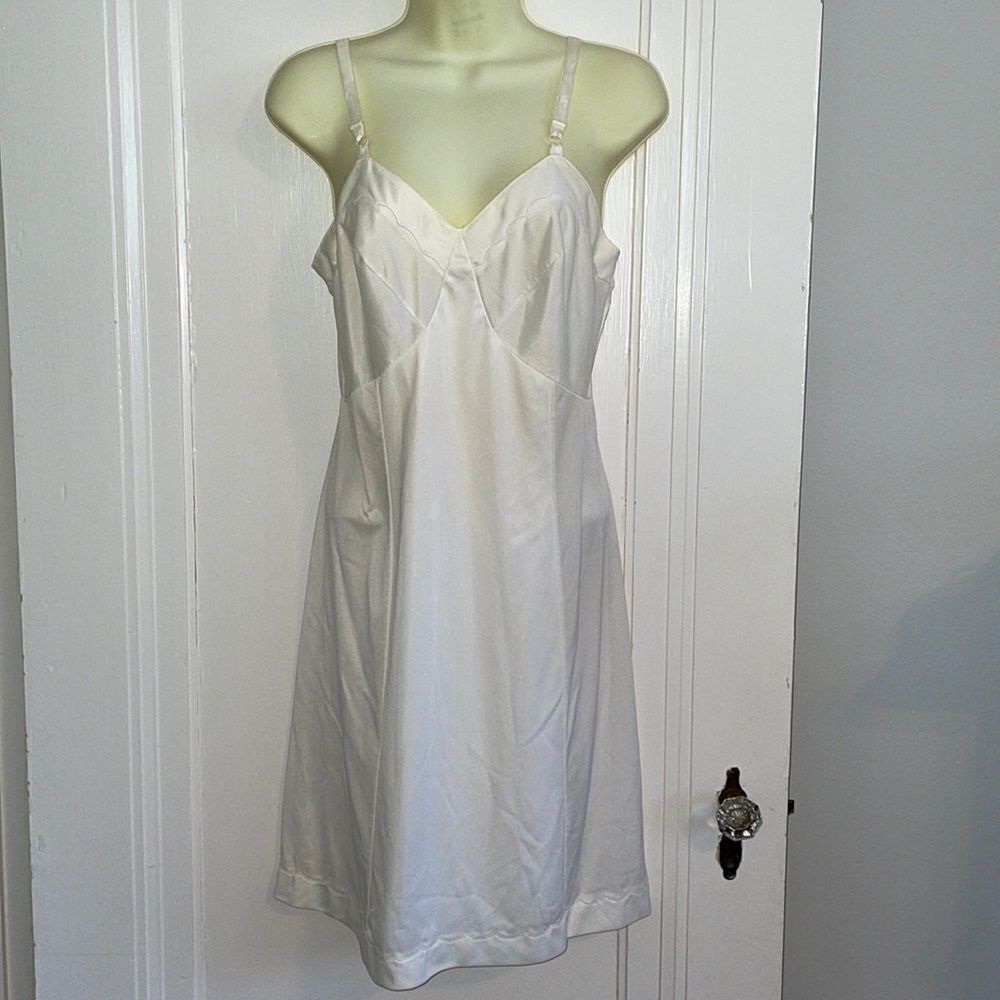 Vtg Sears cream colored nylon full slip
